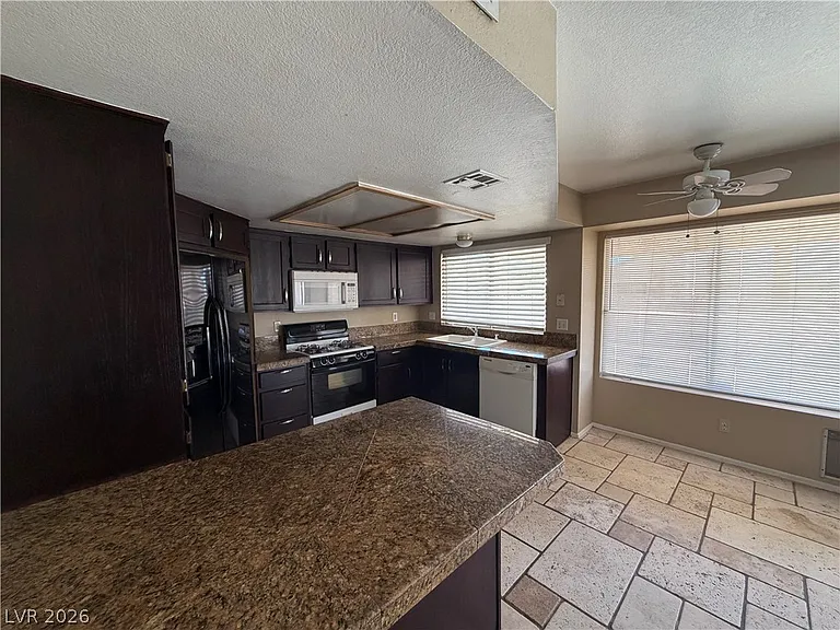 852 Celebration Dr — Photo 17