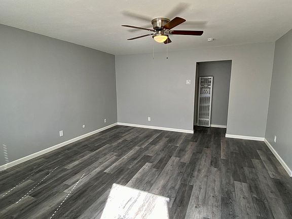 4th image of 960-990 Coleen Ct #980