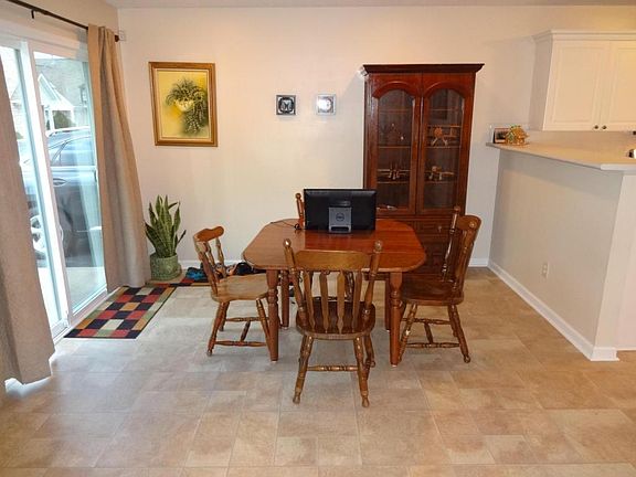 5th image of 7853 Meadowlark Ln S