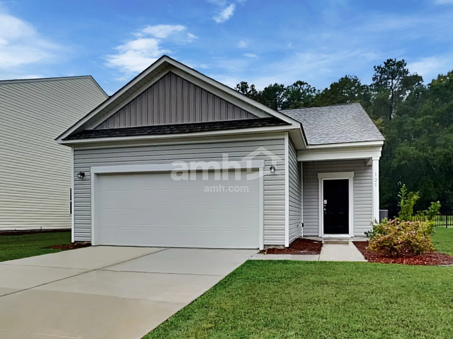 3 bed, 2.0 bath, 1412 sqft, $2,075 — Photo 1