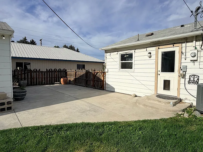 408 Ramona Ave — Photo 10