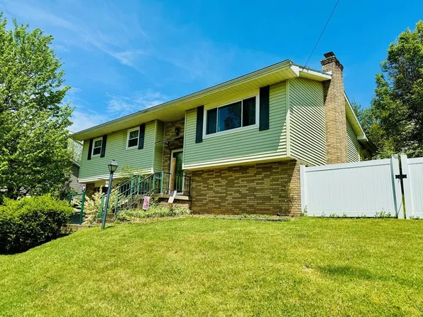 2225 Williamsburg Dr, Glen Dale, WV 26038