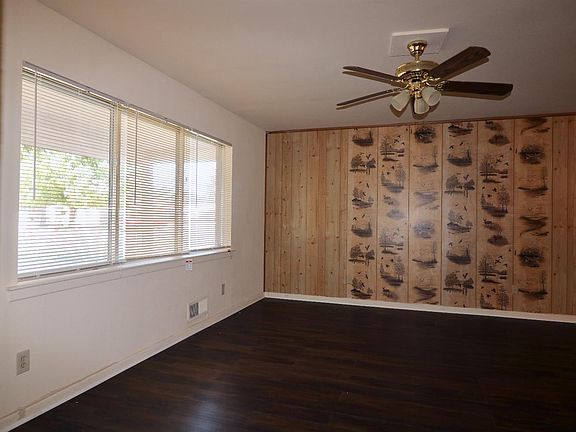 4th image of 506 Fir St