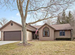 1007 Hawthorne Dr, Howards Grove, WI 53083