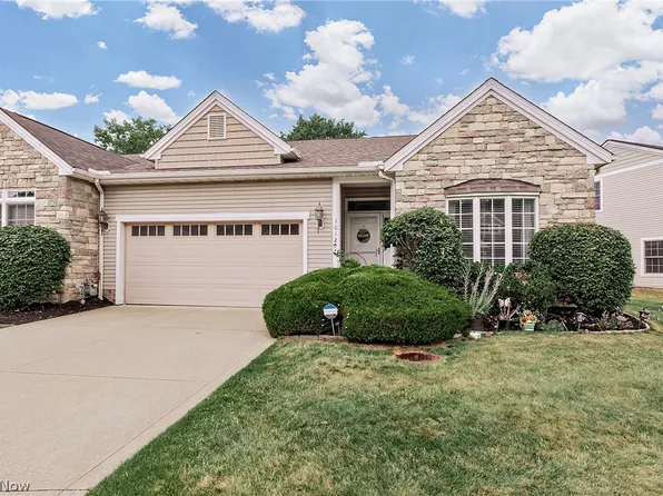 1012 Cutters Creek Dr, Cleveland, OH 44121