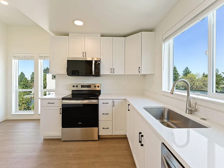 Bridgewater Apartments — Photo 49