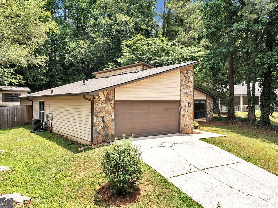 1st image of 395 Creekside Ct