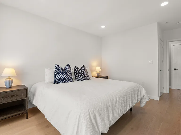 457 W Broadway #502 — Photo 20