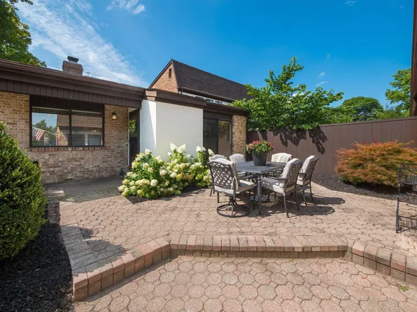 1731 Arlingate Dr S, Upper Arlington, OH 43220