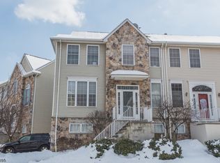 100 Arrowgate Dr, Randolph, NJ 07869