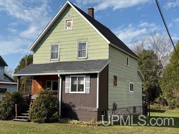 88 School St, Ahmeek, MI 49901