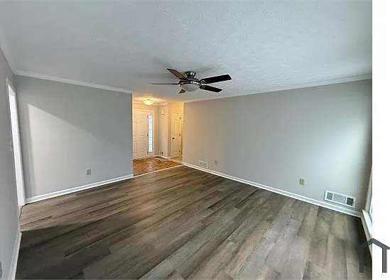 3 bed, 1942 sqft, $2,350 — Photo 2