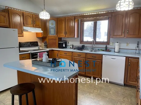 273 Pond Rd, Lewiston, ME 04240