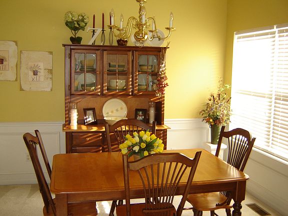 5th image of 19 Bridgestone Dr