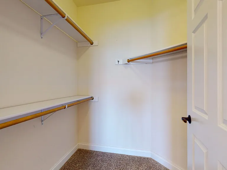Delafield Lakes Apartments — Photo 68