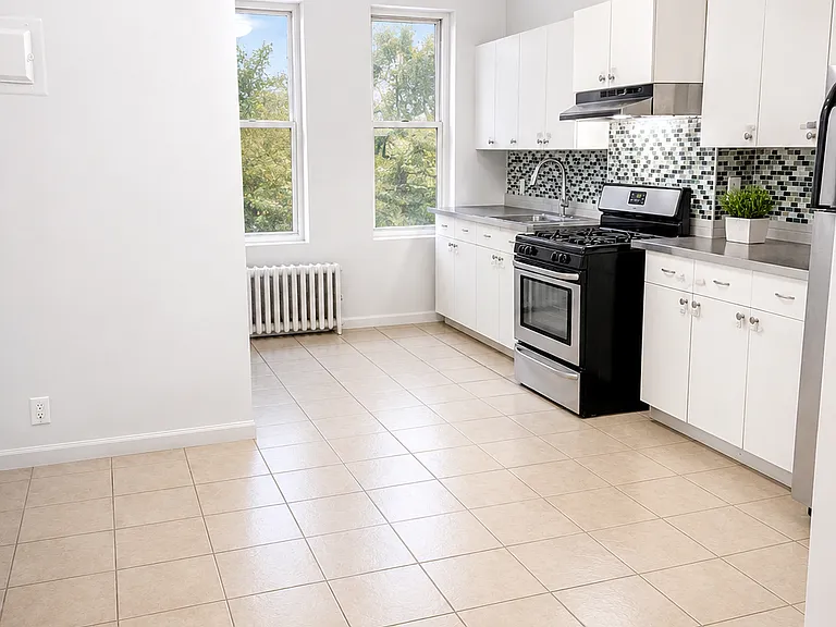 3091 44th St #3R — Photo 2