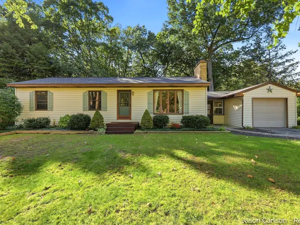 2525 Bristolwood Dr NW, Grand Rapids, MI 49544