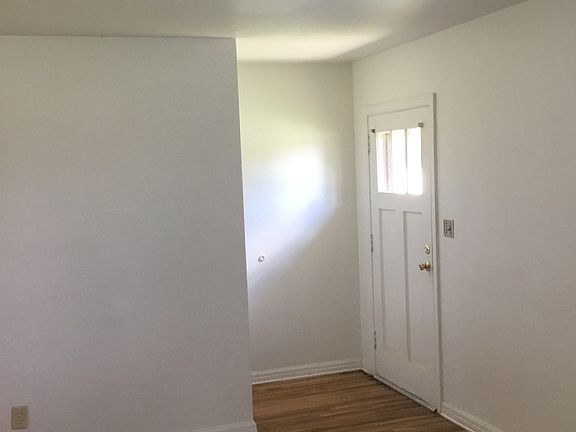 4th image of 230 S Hillsdale Dr