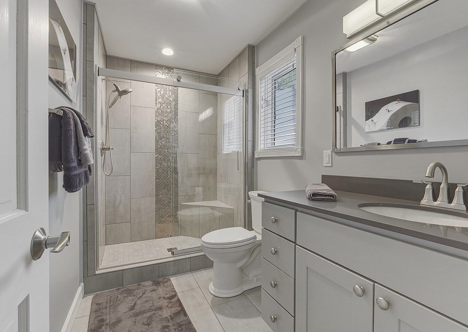 44th image of 1333 Lake Dr