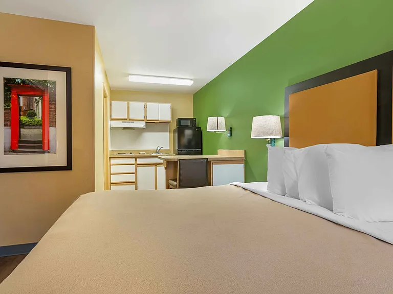 Deluxe Studio - 1 King Bed