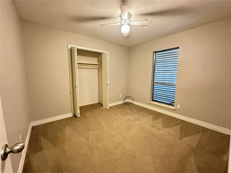 2114 Saint Charles Dr — Photo 21