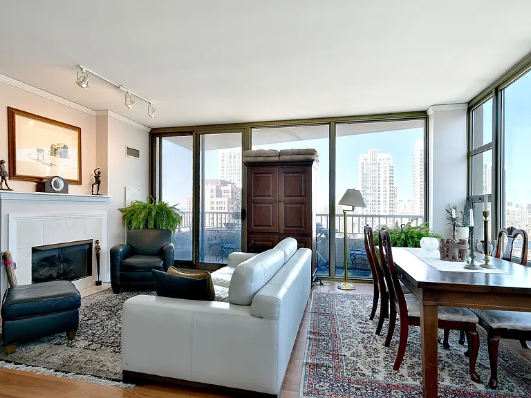 200 N Jefferson St #2106 — Photo 7