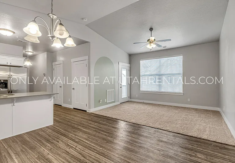 97 W Silver Springs Dr — Photo 4