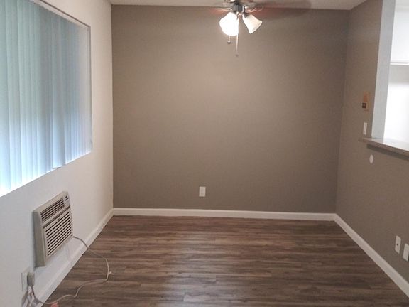 4th image of 11600 Oxnard St APT 105