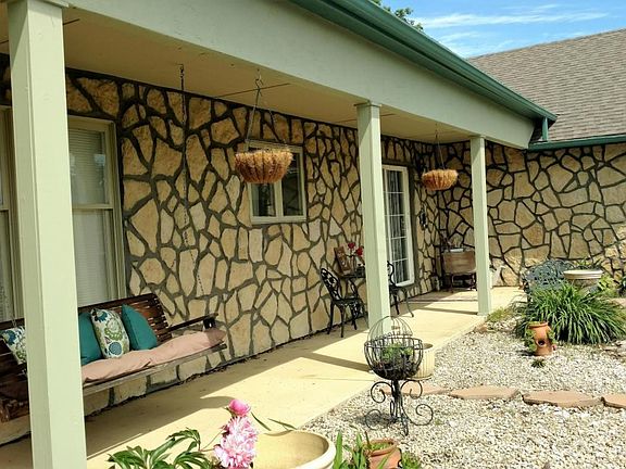 2nd image of 2113 W Gardenia Dr