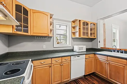 723 E Henry St #A — Photo 10