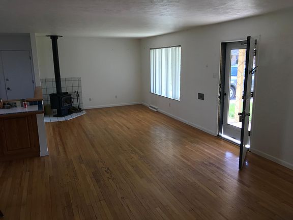 3rd image of 728 S Grape St