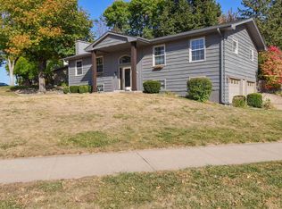 1801 E Otonka Rdg, Sioux Falls, SD 57103