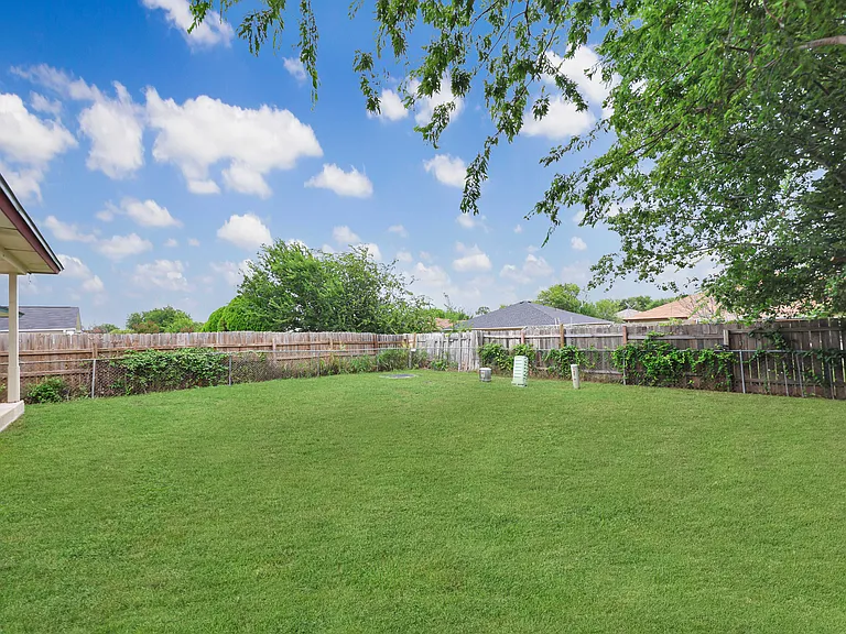 1404 Fox Creek Dr — Photo 19