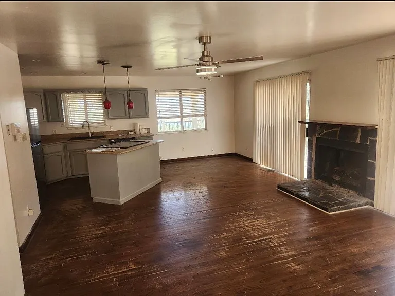 4609 Bayview Dr — Photo 1