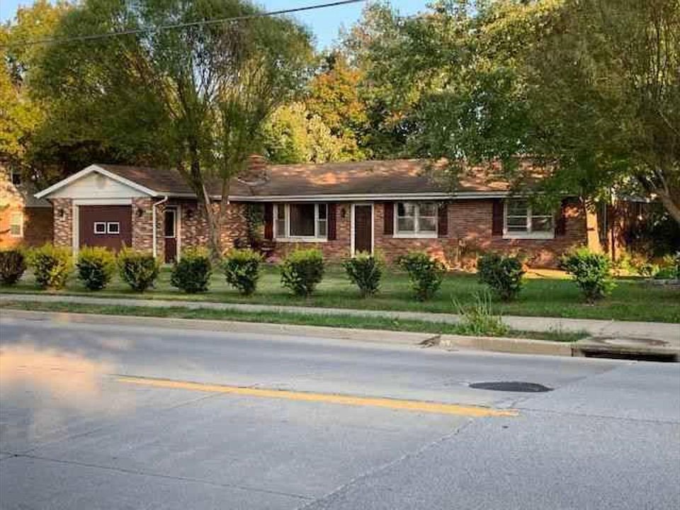 1st image of 829 S Country Club Dr