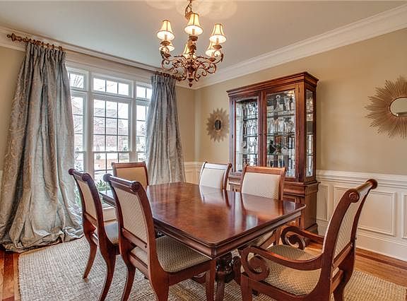 3rd image of 254 Sontag Dr