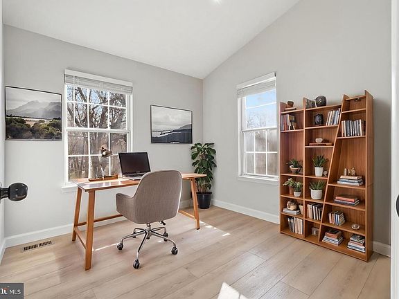 5th image of 15327 Inlet Pl