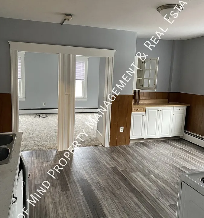 291 Pulaski Blvd #1R