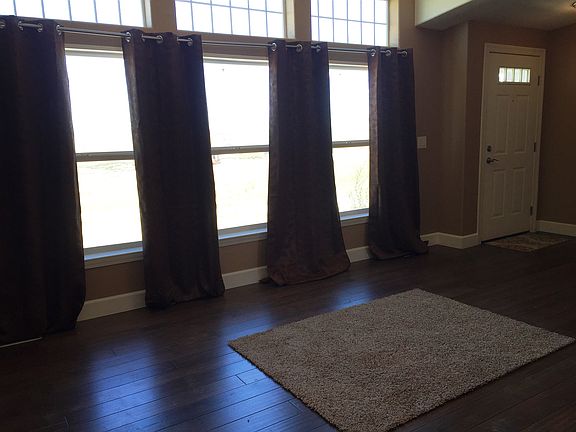 Living Room w/Hardwood Floor