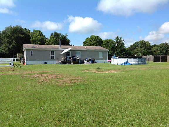 Back of home w deck