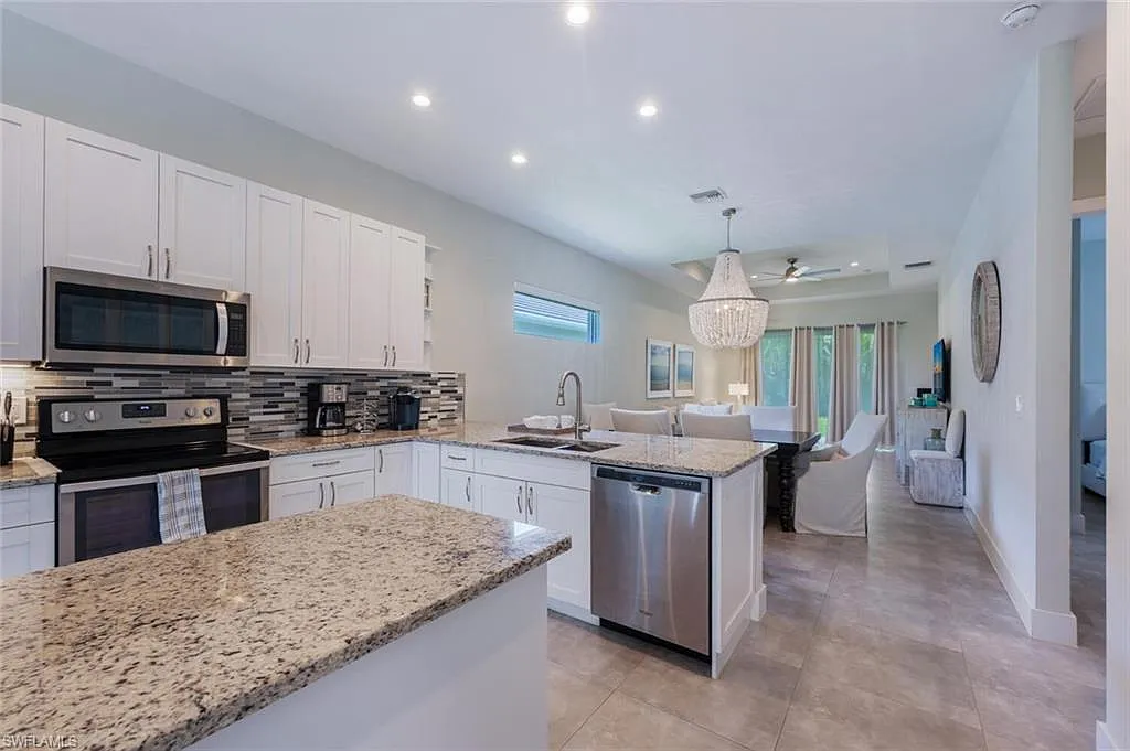 3 bed, 2.0 bath, 1445 sqft, $3,300 — Photo 3