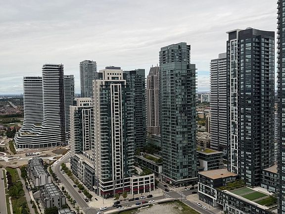 4th image of 448 Burnhamthorpe Rd W #2902