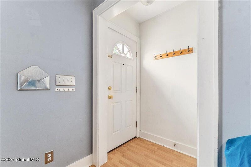 5th image of 1518 Van Curler Avenue
