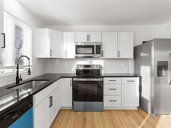 3rd image of 7014 N Brookside Rd