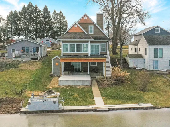 94761 Gebhard Dr, Lawton, MI 49065