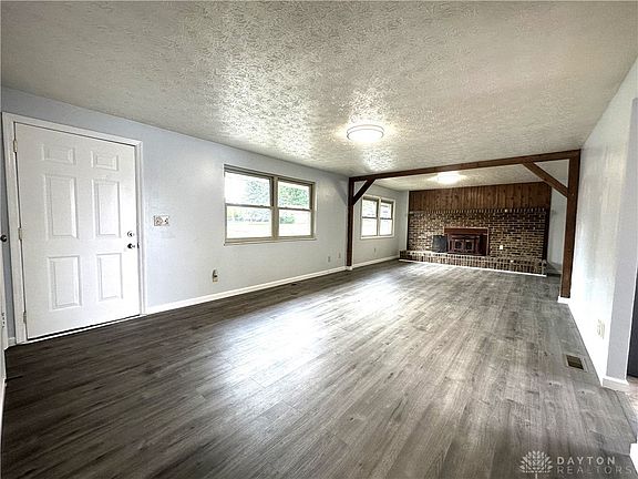 3rd image of 305 Cambridge Dr