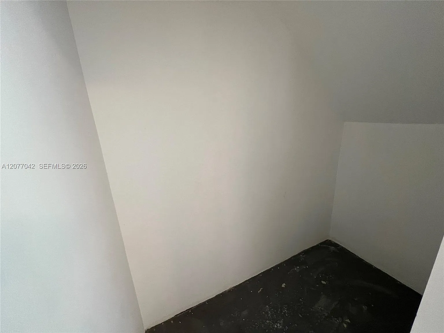 Deco Gardens Condo — Photo 4