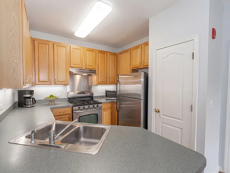 1299 W Lake St #302 — Photo 8