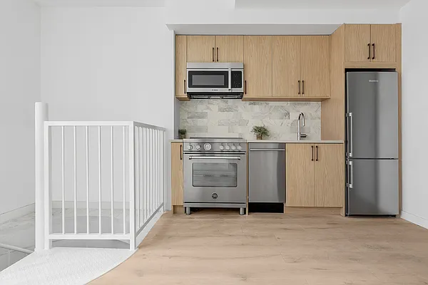 Sold by New York Casas Ltd. | media 2