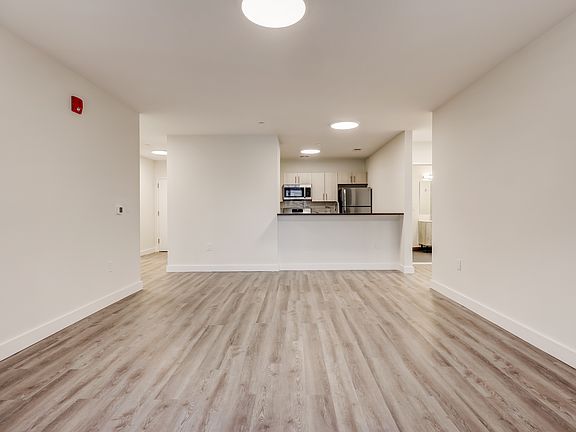 4th image of 416 Highland Ave #526